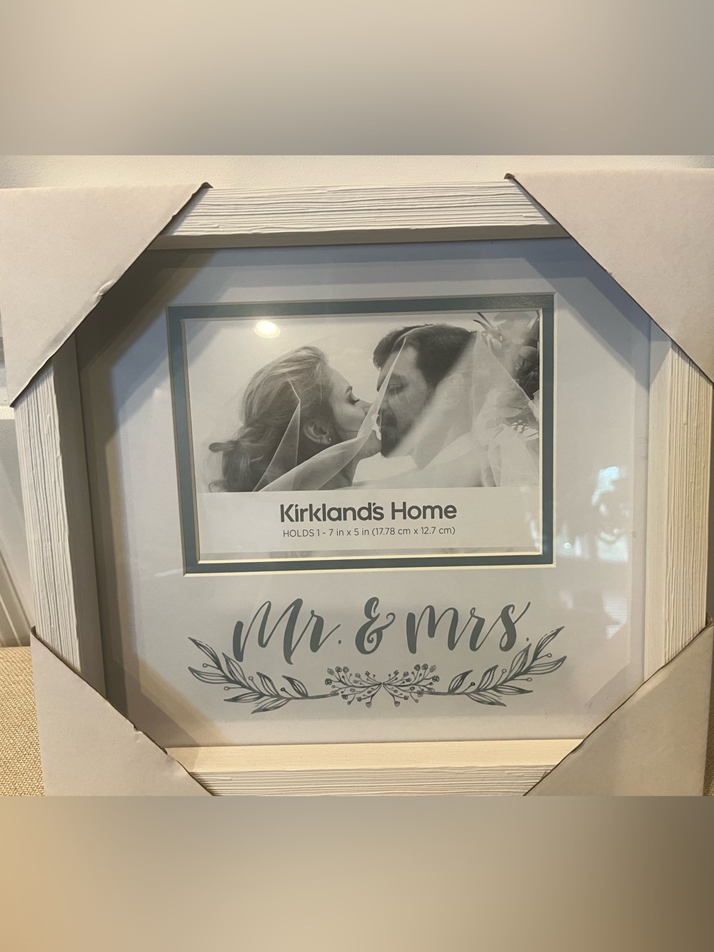 NWT Kirklands "Mr. & Mrs." Decorative Photo Frame - White- 5 x 7